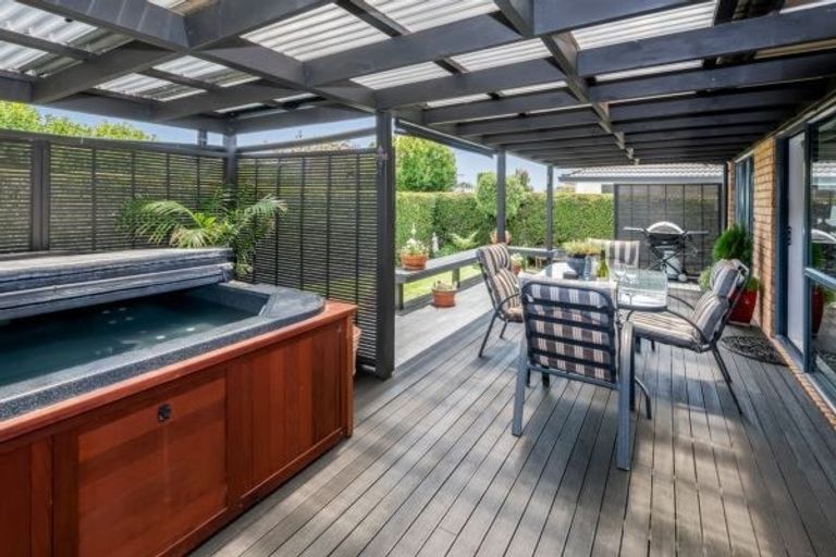 Photo of property in 201 Kilkenny Drive, East Tamaki Heights, Auckland, 2016