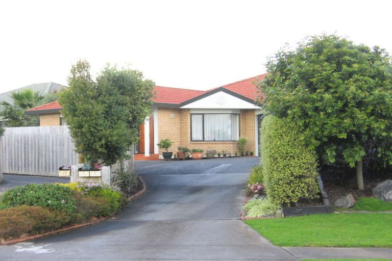 Photo of property in 13 Millisle Place, East Tamaki Heights, Auckland, 2016