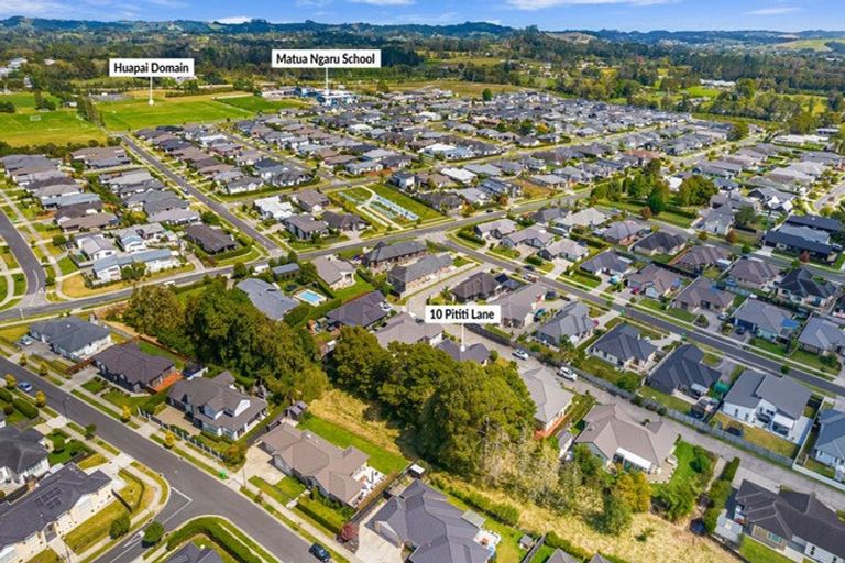 Photo of property in 10 Pititi Lane, Kumeu, 0810