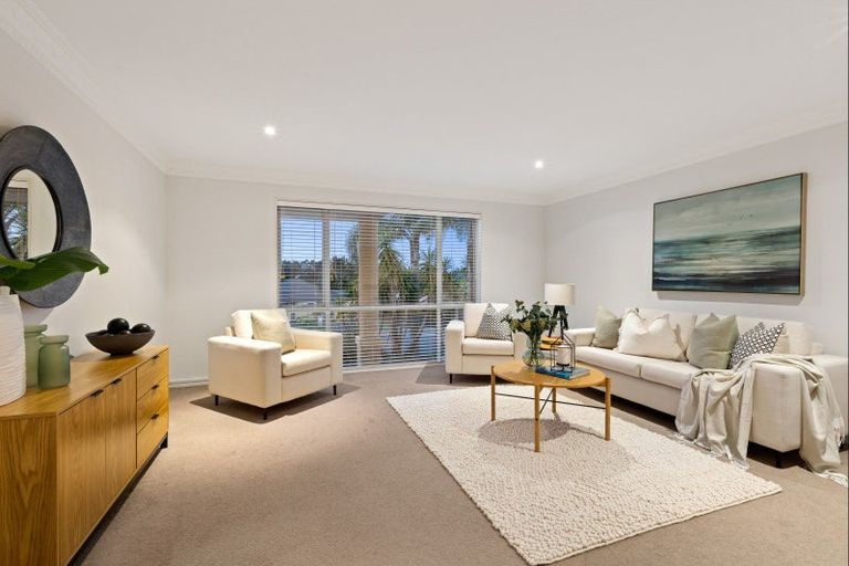 Photo of property in 52 Grovenor Drive, Orewa, 0931