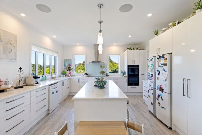 Photo of property in 51 Coutts Way, Fitzherbert, Palmerston North, 4410