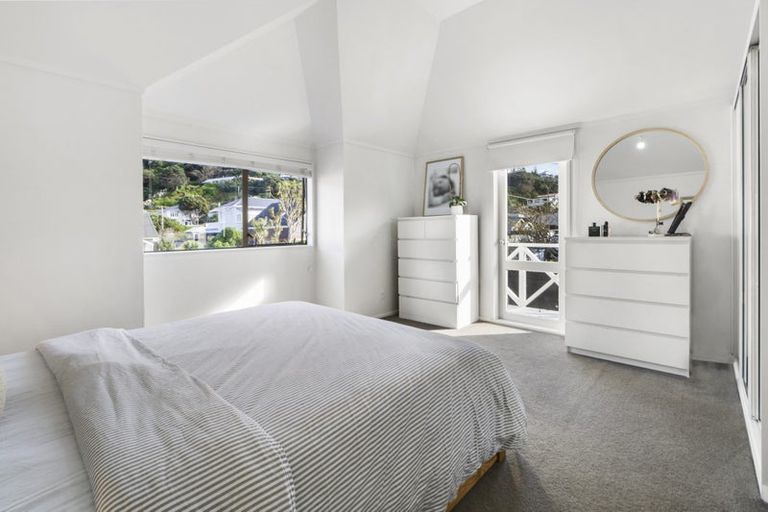 Photo of property in 1/163 Queens Drive, Lyall Bay, Wellington, 6022