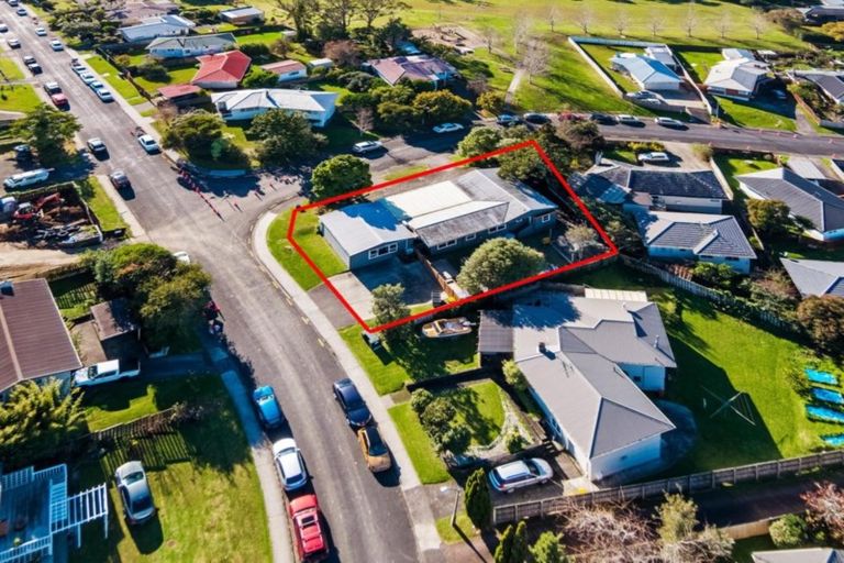 Photo of property in 12 Locket Road, Glenfield, Auckland, 0629
