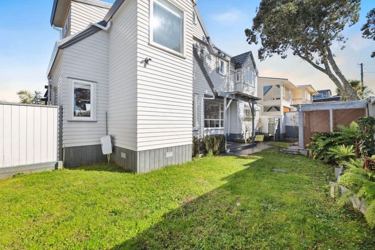Photo of property in 19 Beach Road, Mellons Bay, Auckland, 2014