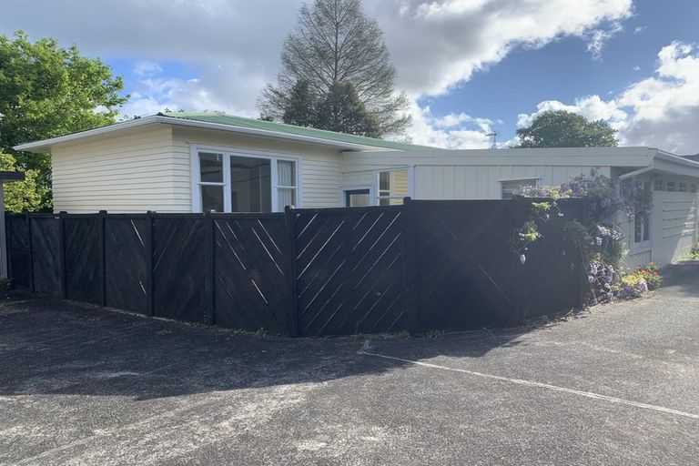 Photo of property in 2/55 Sylvia Road, Hillcrest, Auckland, 0627