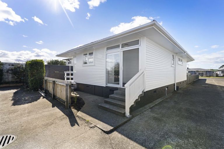 Photo of property in 24 Hill Crescent, Papakura, 2110