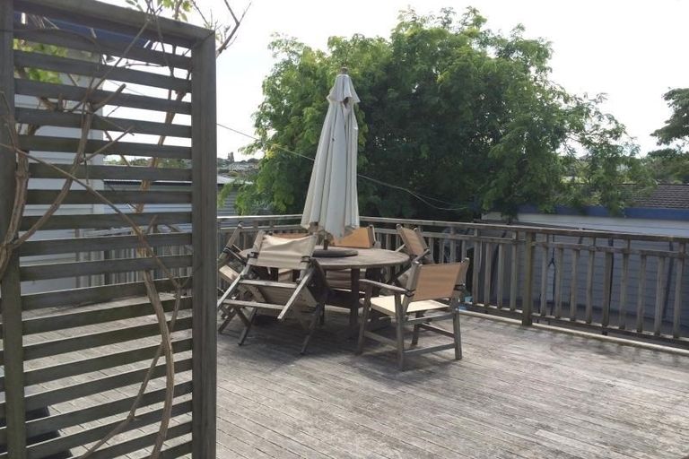 Photo of property in 2/3 Corunna Road, Milford, Auckland, 0620