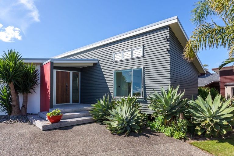 Photo of property in 18 Hei Esplanade, Whitianga, 3510
