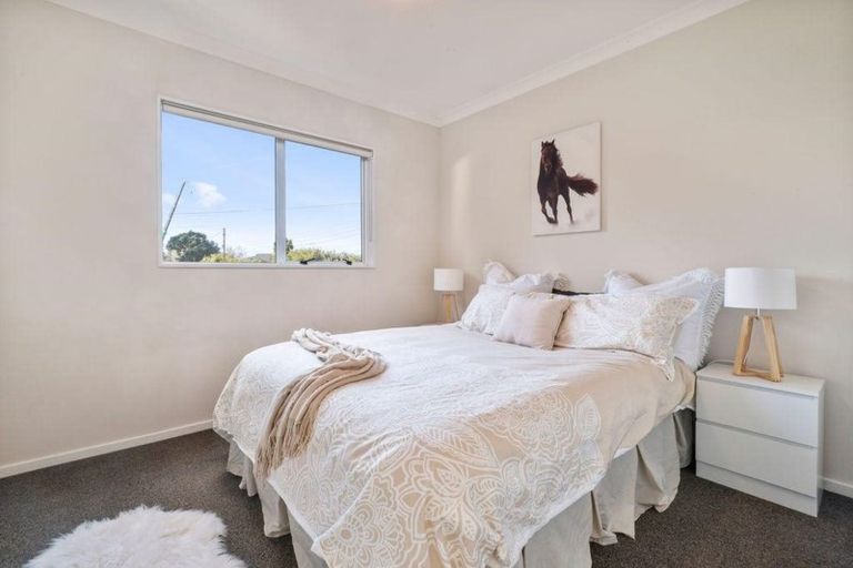 Photo of property in 3 Helga Crescent, Te Atatu Peninsula, Auckland, 0610