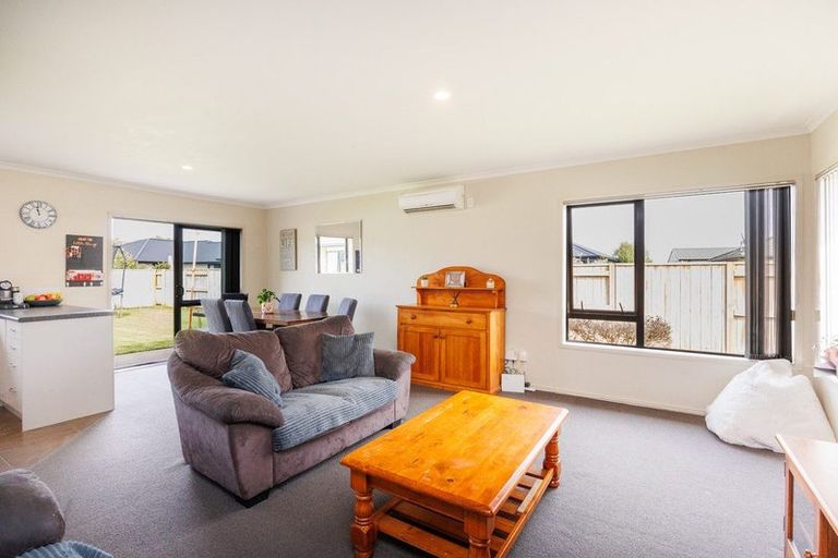 Photo of property in 15 Chestnut Close, Kelvin Grove, Palmerston North, 4414