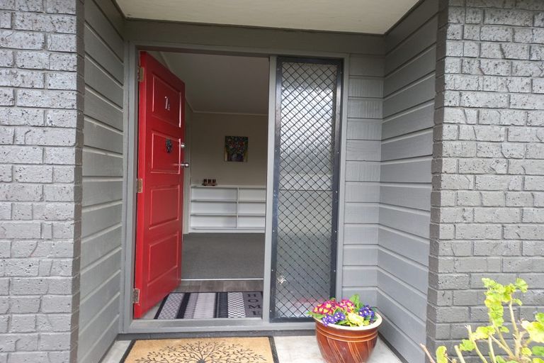 Photo of property in 7 Kathleen Place, Rainbow Point, Taupo, 3330