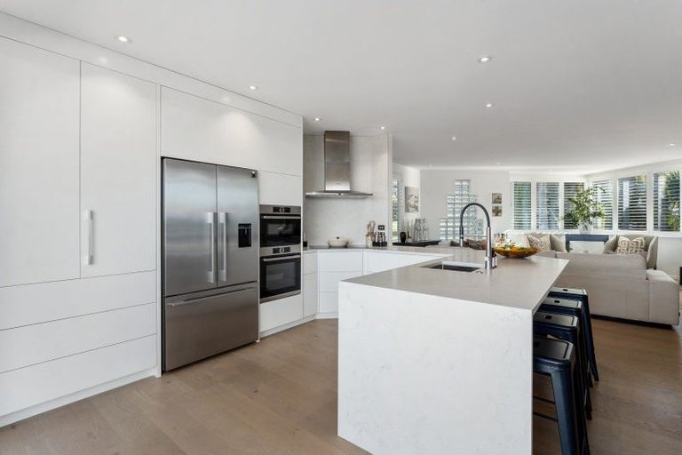 Photo of property in 39 Eastcliffe Road, Castor Bay, Auckland, 0620