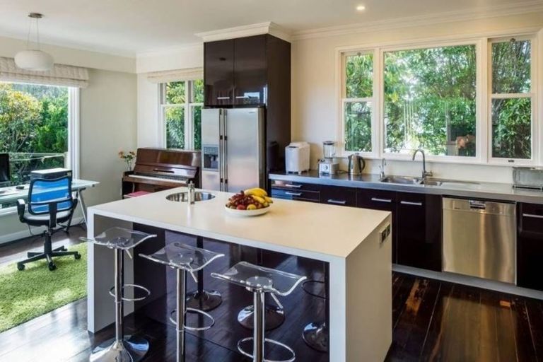 Photo of property in 11 Donald Street, Karori, Wellington, 6012