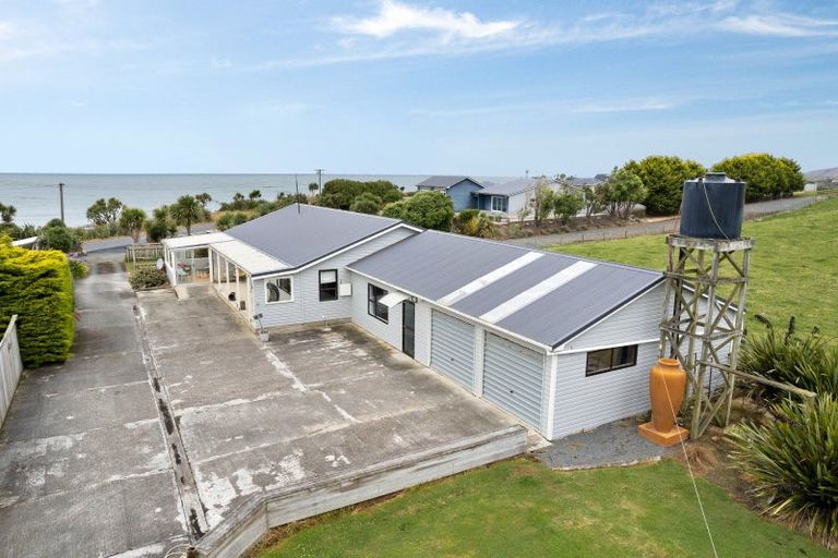 Photo of property in 1282 Kaka Point Road, Kaka Point, Balclutha, 9271