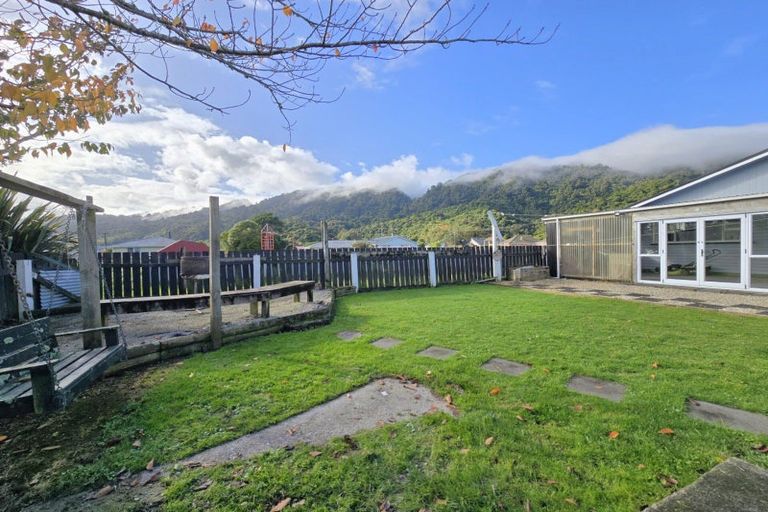 Photo of property in 60 Richmond Street, Cobden, Greymouth, 7802