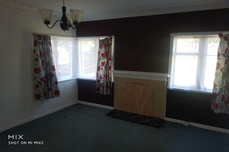 Photo of property in 63 Golf Road, New Lynn, Auckland, 0600