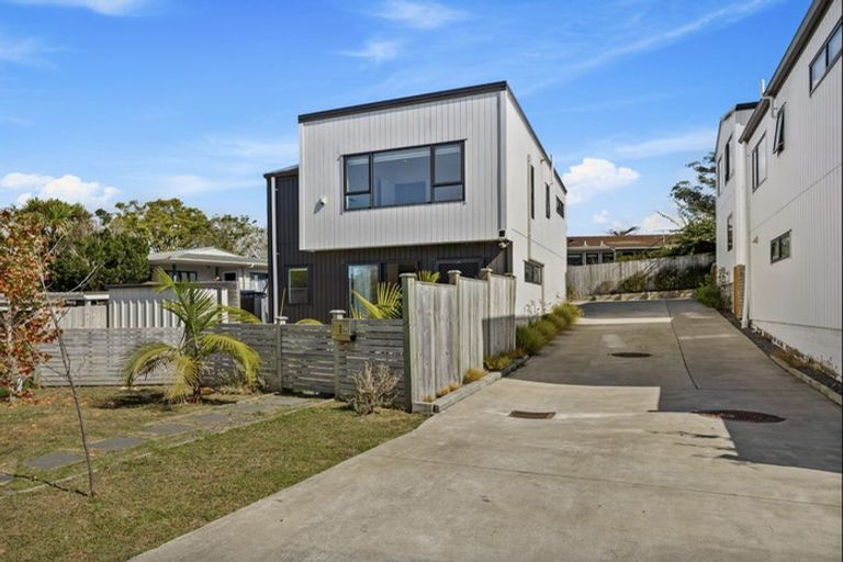 Photo of property in 4a Trengove Place, West Harbour, Auckland, 0618