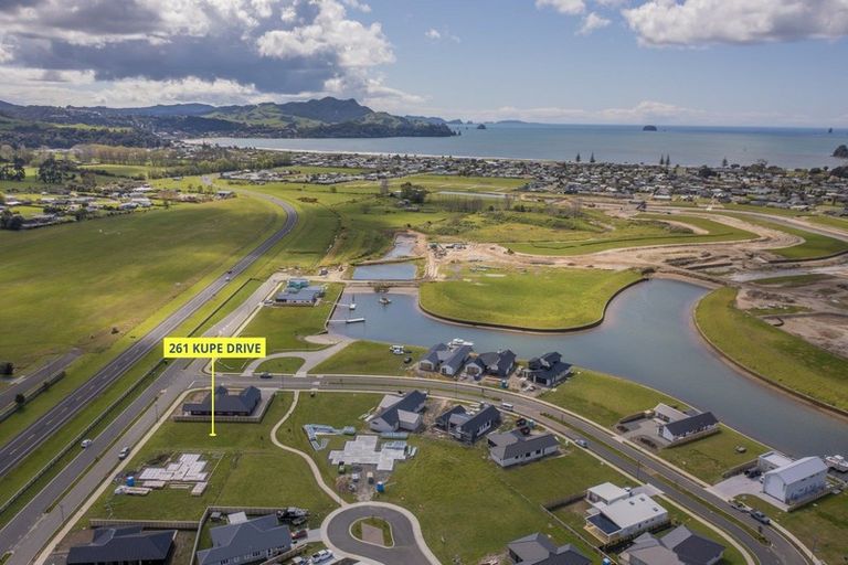 Photo of property in 261 Kupe Drive, Whitianga, 3510