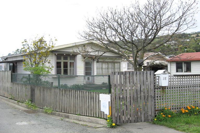 Photo of property in 2/16 Parkers Road, Tahunanui, Nelson, 7011