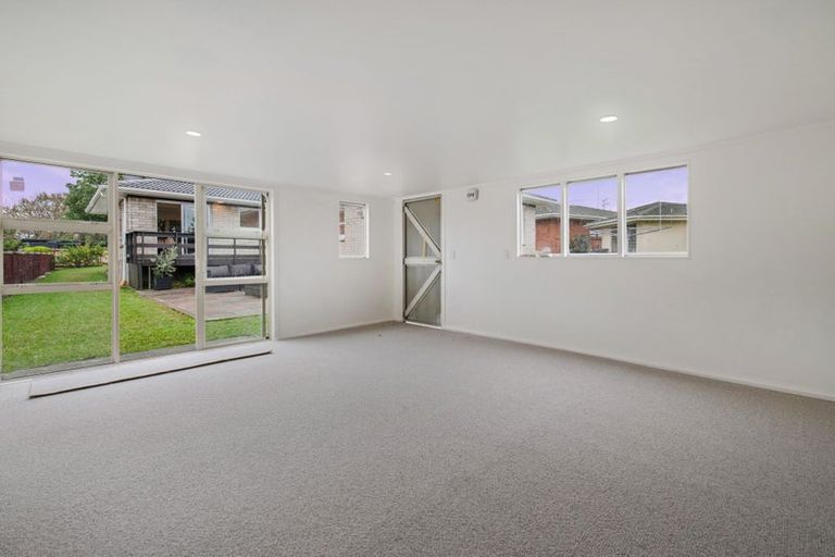 Photo of property in 42 Ray Small Drive, Pahurehure, Papakura, 2113