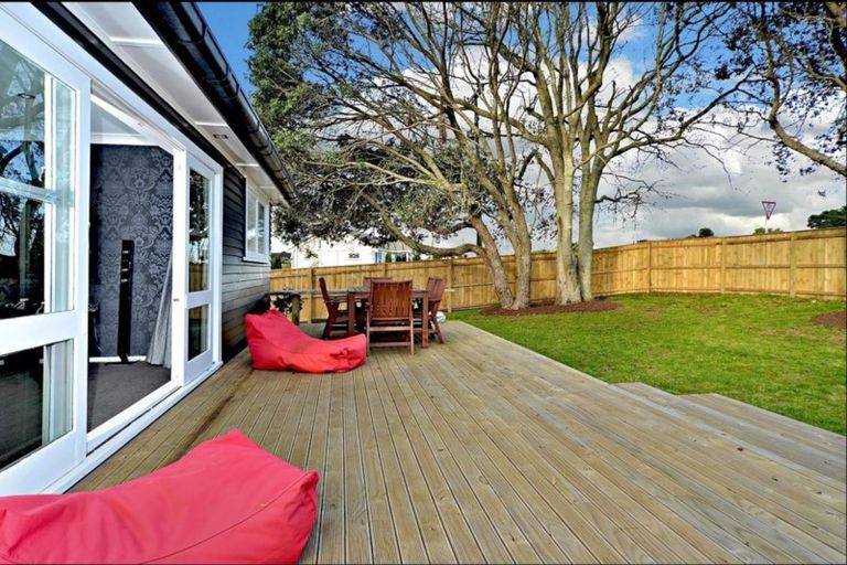 Photo of property in 25 Miro Road, Mangere Bridge, Auckland, 2022