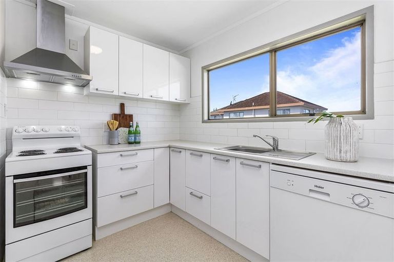 Photo of property in 181 Hobsonville Road, Hobsonville, Auckland, 0618