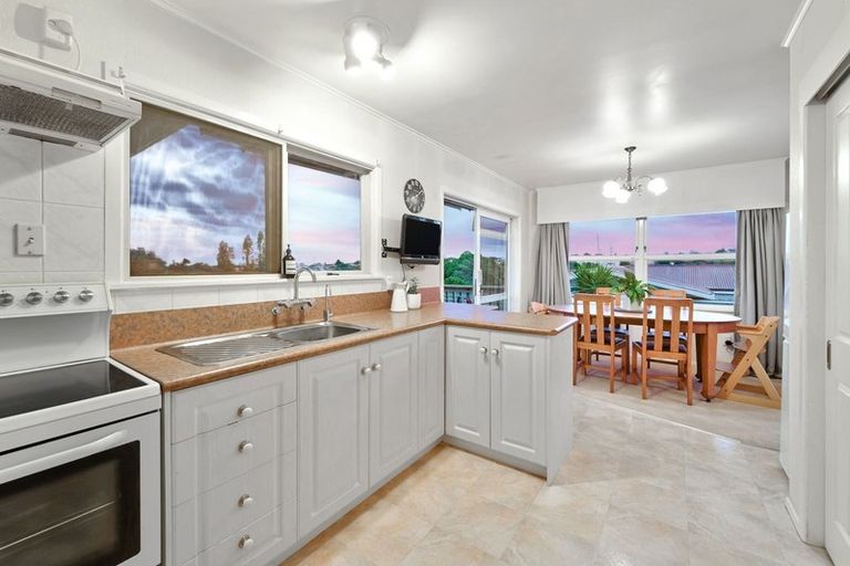 Photo of property in 31 Meilland Place, Glen Eden, Auckland, 0602