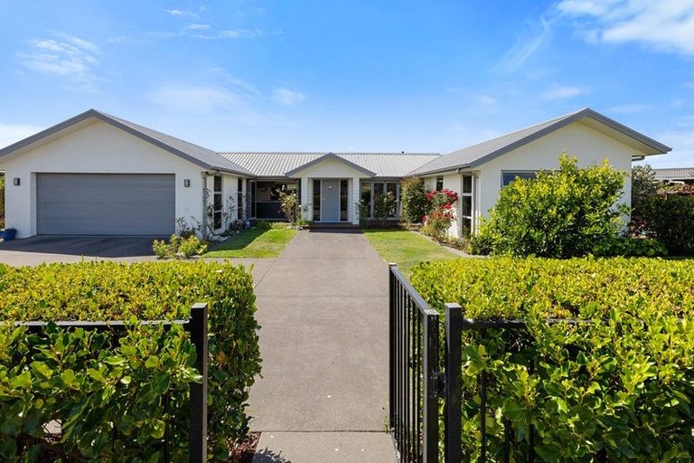 Photo of property in 8 Wentworth Lane, Waiwhakaiho, New Plymouth, 4312