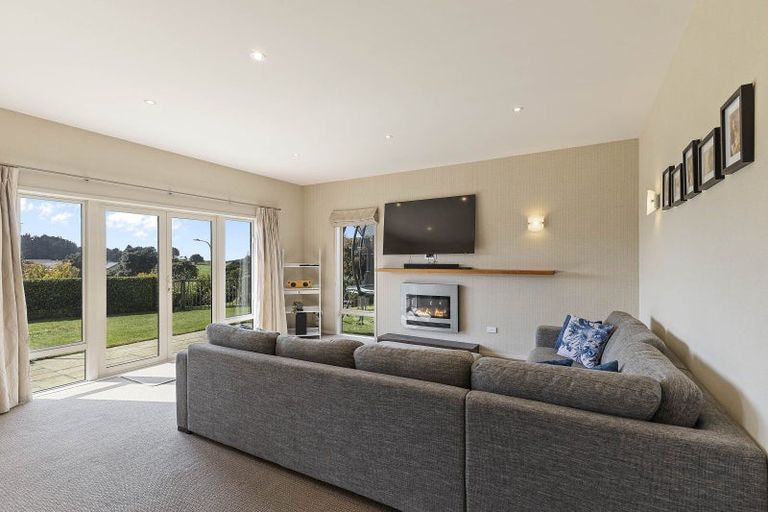 Photo of property in 10 Sampson Avenue, Waiwhakaiho, New Plymouth, 4312