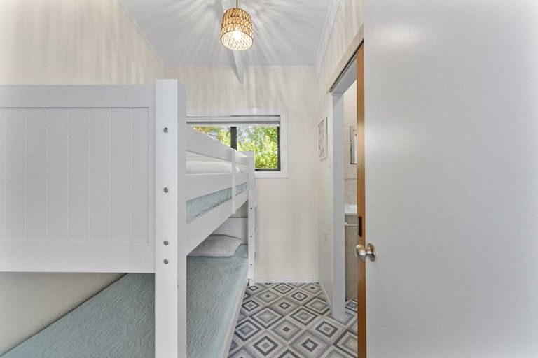 Photo of property in 51 Wairau Road, Oakura, 4314