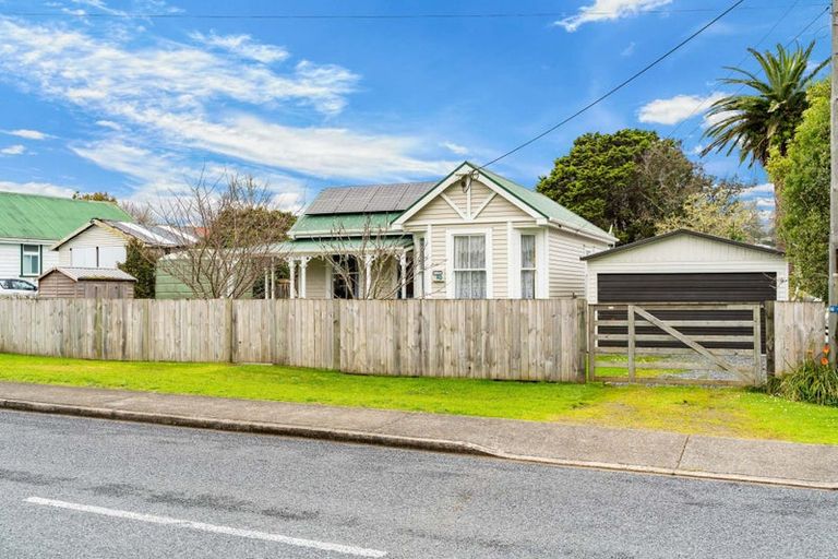 Photo of property in 10 Franklin Road, Paparoa, 0571