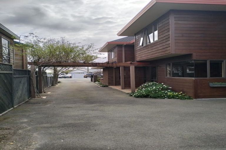 Photo of property in 2/198 Waterloo Road, Hutt Central, Lower Hutt, 5011