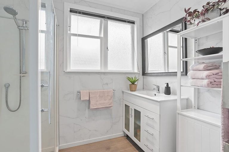 Photo of property in 7 Norman Road, Titirangi, Auckland, 0604