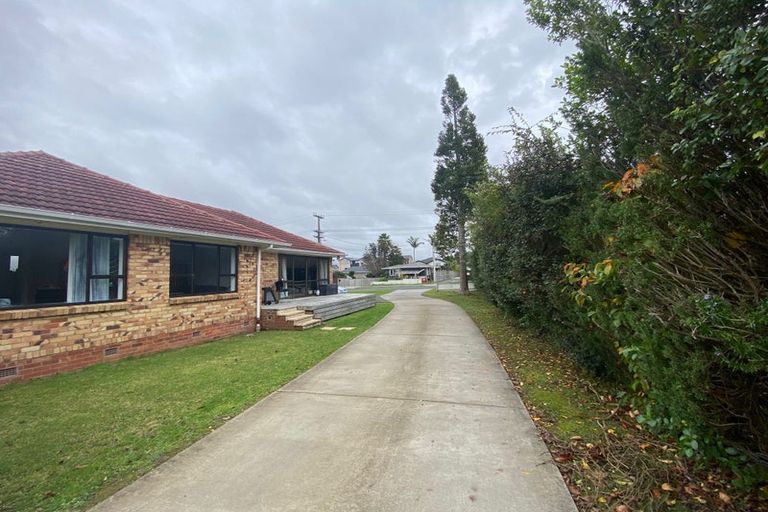 Photo of property in 80 Neil Avenue, Te Atatu Peninsula, Auckland, 0610
