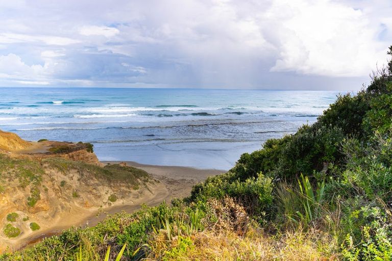 Photo of property in 20 Cynthia Place, Baylys Beach, Dargaville, 0377