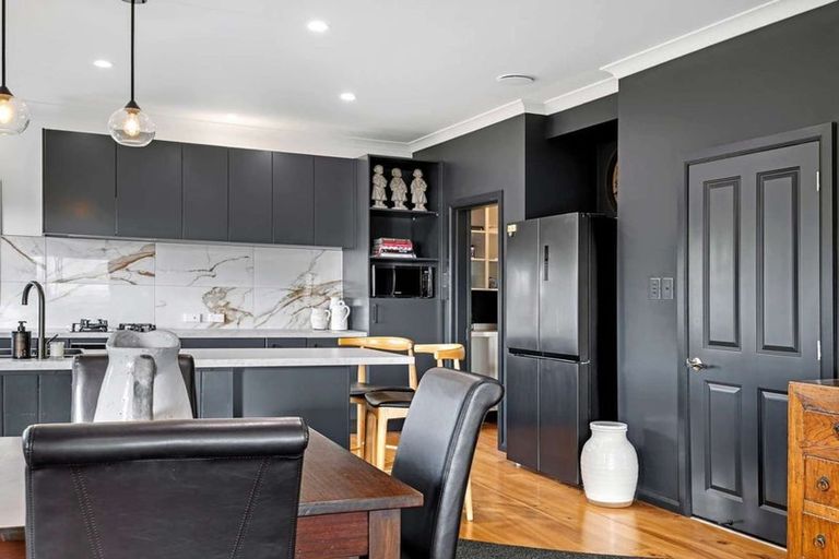 Photo of property in 1 Shakespeare Road, Bastia Hill, Whanganui, 4500