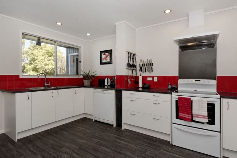 Photo of property in 32 Glengarry Road, Glen Eden, Auckland, 0602