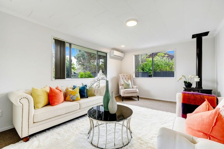 Photo of property in 24 Oakmont Place, Wattle Downs, Auckland, 2103
