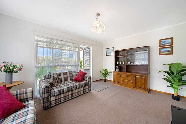 Photo of property in 1a/3 Divich Avenue, Te Atatu South, Auckland, 0610