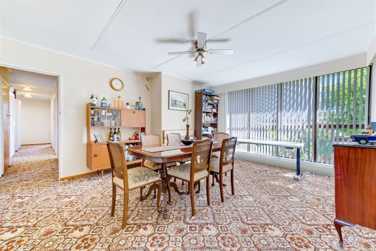 Photo of property in 1 Kowhai Avenue, Mangere Bridge, Auckland, 2022