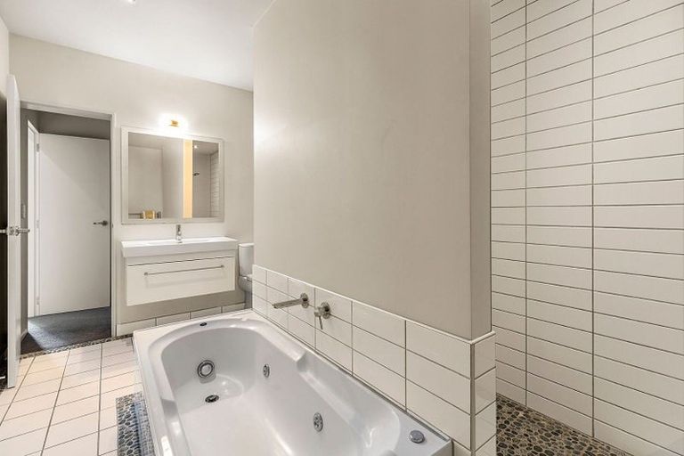 Photo of property in 1/142 Onslow Road, Khandallah, Wellington, 6035