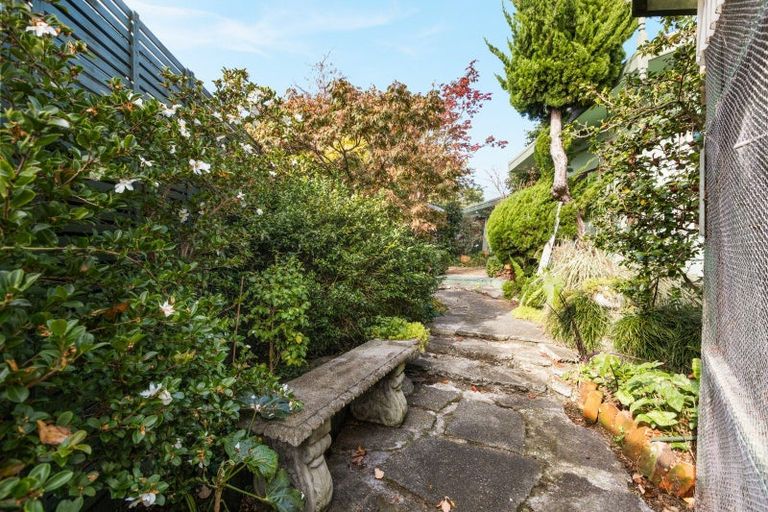 Photo of property in 12 Saint Hill Lane, Havelock North, 4130