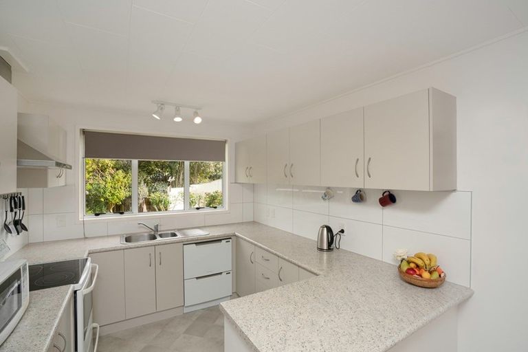 Photo of property in 9 Lesley Grove, Waikanae, 5036