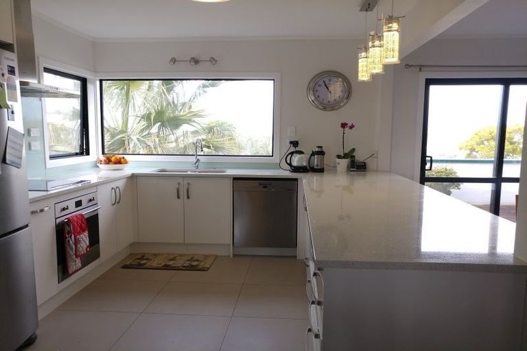 Photo of property in 19 Firth Road, Torbay, Auckland, 0630