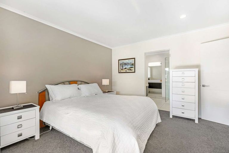 Photo of property in 39 Waikawa Road, Picton, 7220