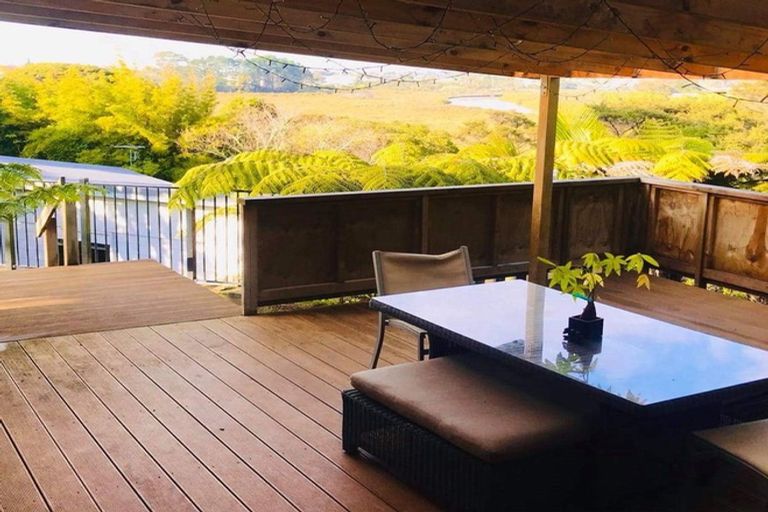 Photo of property in 128 Matipo Road, Te Atatu Peninsula, Auckland, 0610