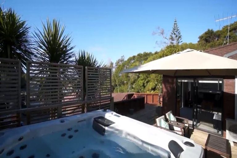 Photo of property in 2/36 Greenvalley Rise, Glenfield, Auckland, 0629