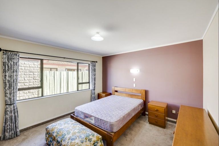 Photo of property in 2/52 Avondale Road, Taradale, Napier, 4112