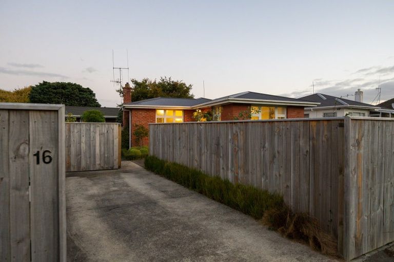 Photo of property in 16 Aberdeen Avenue, Takaro, Palmerston North, 4412