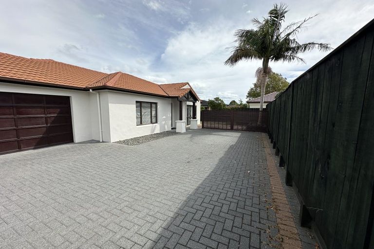 Photo of property in 27 Seneca Court, Golflands, Auckland, 2013